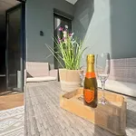 Moderny V Centre Banskej Bystrice So Sukromnou Terasou A Parkovanim * بانْشكا بيشتريتْسا