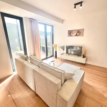 Moderný So Súkromnou Terasou V Centre Banskej Bystrice Apartamento