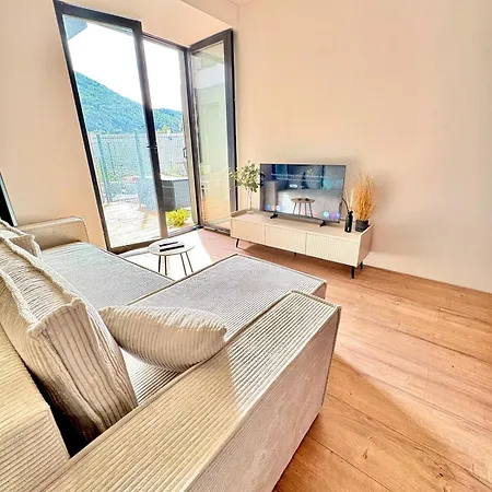 Moderný So Súkromnou Terasou V Centre Banskej Bystrice Apartamento