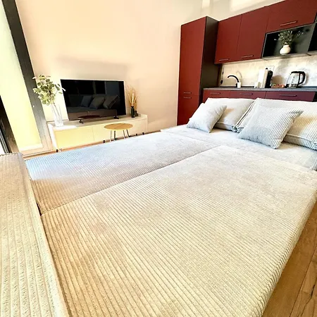 Moderný So Súkromnou Terasou V Centre Banskej Bystrice *