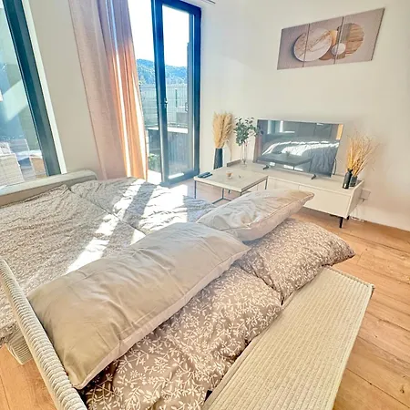 Moderny So Sukromnou Terasou V Centre Banskej Bystrice * Banská Bystrica