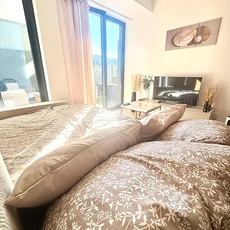 Moderny So Sukromnou Terasou V Centre Banskej Bystrice