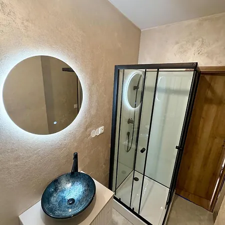 Moderny So Sukromnou Terasou V Centre Banskej Bystrice *