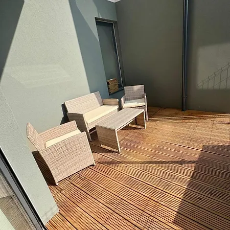 Moderny So Sukromnou Terasou V Centre Banskej Bystrice Appartement Banská Bystrica