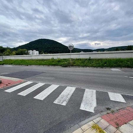 Moderny V Centre Banskej Bystrice So Sukromnou Terasou A Parkovanim *