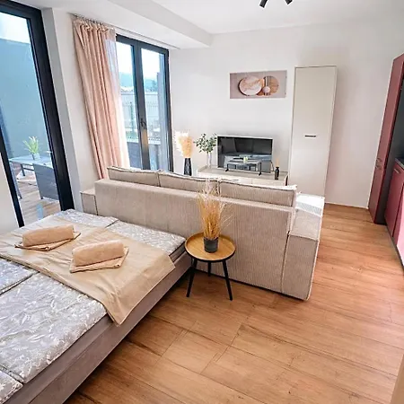 Moderny So Sukromnou Terasou V Centre Banskej Bystrice * Banská Bystrica