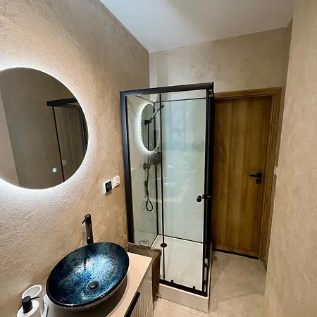 Moderny So Sukromnou Terasou V Centre Banskej Bystrice