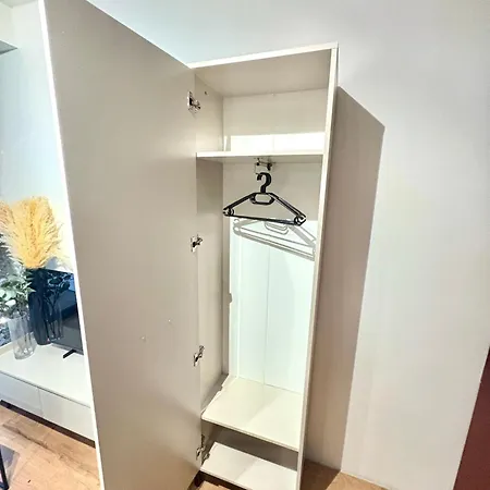 Moderny So Sukromnou Terasou V Centre Banskej Bystrice